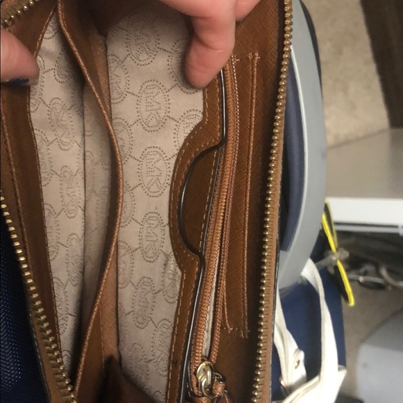 Michael kors wristlet - Picture 7 of 7